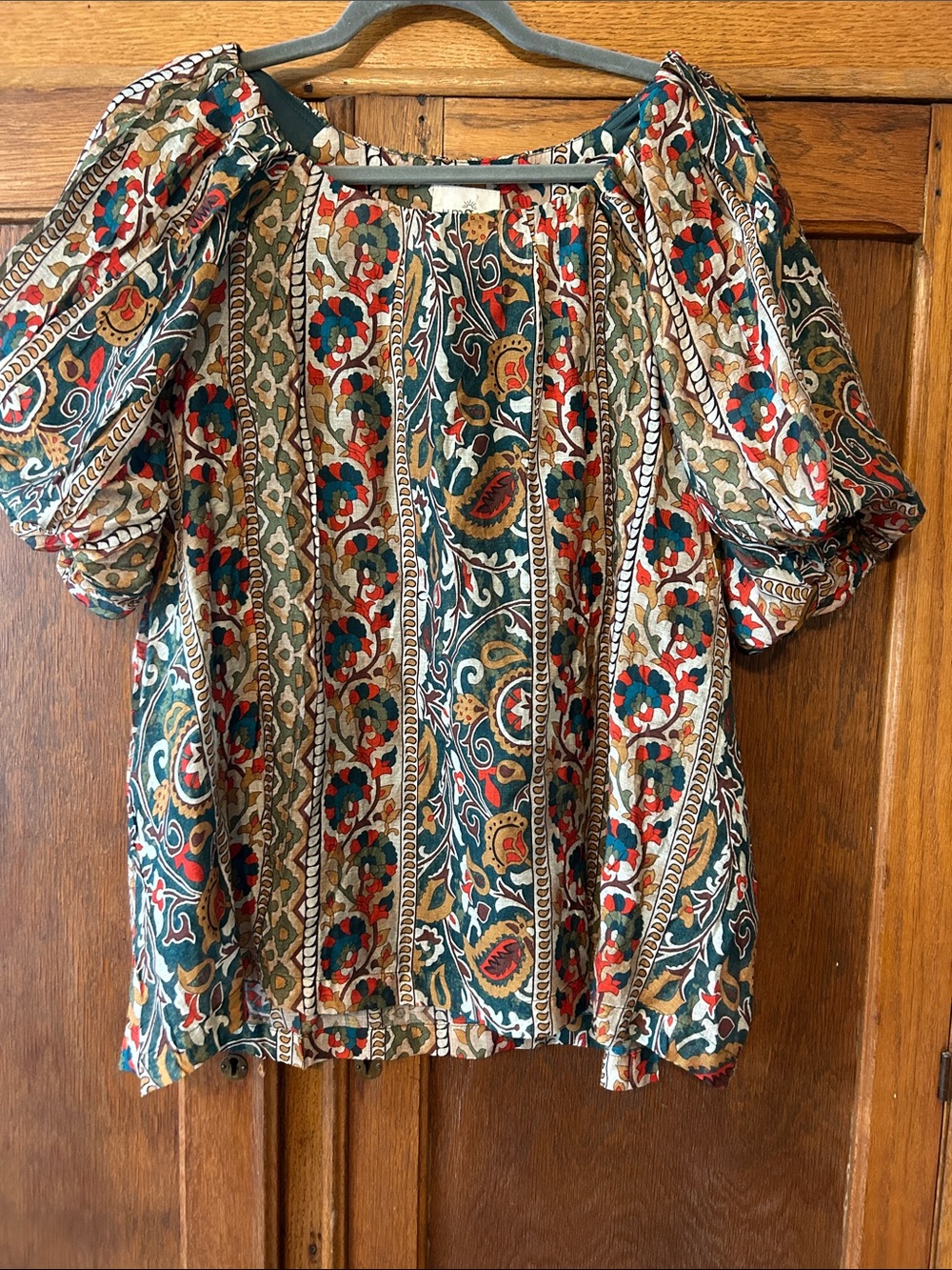 Umgee Boutique Floral Puff-Sleeve Top in Green and Red Large